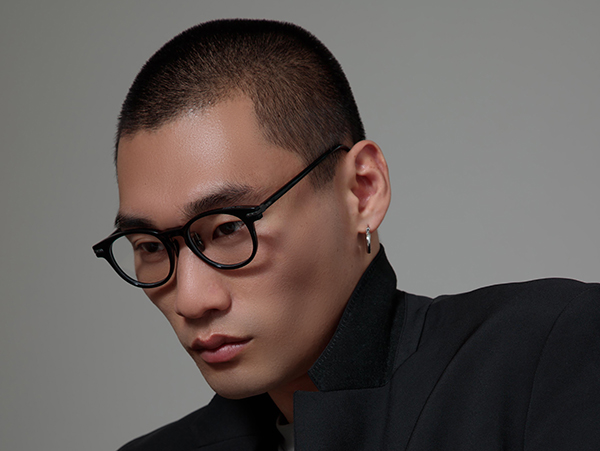 LINDA FARROW BLACK SERIES 1